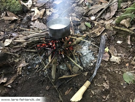 Kochen direkt auf dem Feuer