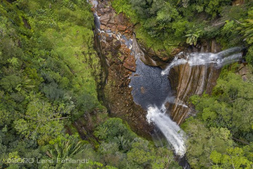 Schwarzwasser-Wasserfall in zentral Sarawak / Borneo