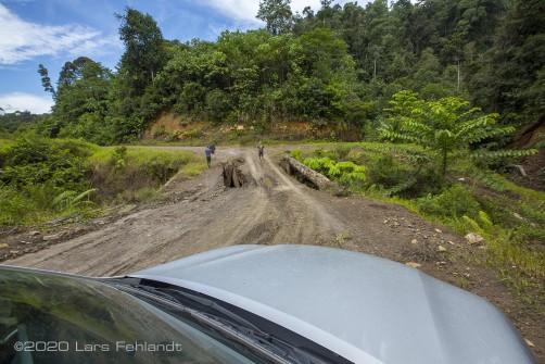 Eine alte Holzfällerstraße in Borneo. Besondere Vorsicht ist geboten.