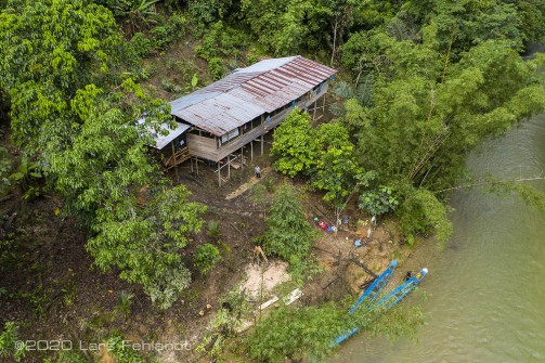 Die Hütte am Hang mitten im Regenwald - central Sarawak / Borneo