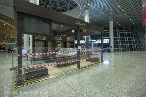 KLIA Airport Terminal während Covid19. Geschlossene Duty Free Shops.